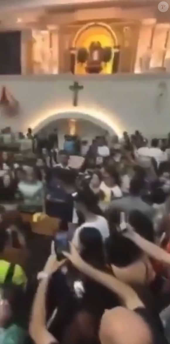 Outros também expuseram 'medo', diante da atitude de diversas pessoas que filmaram a situação de Virginia rezando, enquanto marcou presença na igreja de Goiás.