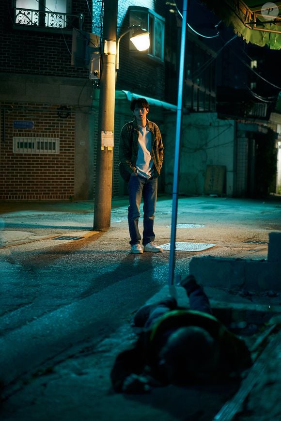 A partir daí, o protagonista percebe que consegue identificar pessoas que carregam um histórico de crimes e passa a cometer novos assassinatos