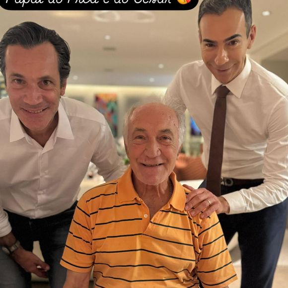 Cesar Tralli se reuniu com o irmão, Frederico, e a mulher, Ticiane Pinheiro, para comemorar aniversário do pai, Cezar