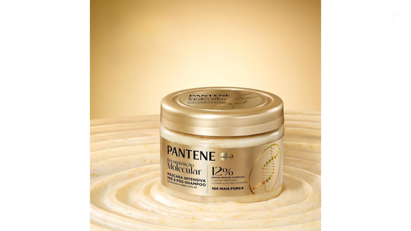 Quem usa frequentemente secador, chapinha e outras ferramentas térmicas pode encontrar na Pantene Reconstrução Molecular uma alternativa de cuidados. Para a tricologista Lorena Nogueira, a máscara se destaca pela proposta de reparar fios danificados e fragilizados