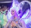 Paolla Oliveira, rainha da Grande Rio, precisou segurar as lágrimas durante desfile