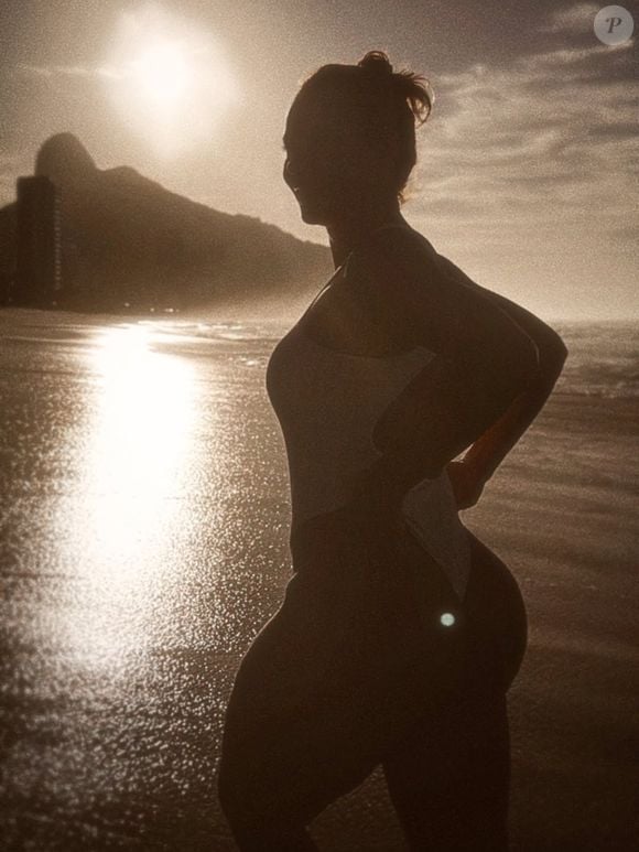 Cliques de Paolla Oliveira ao nascer do sol viralizam e rendem elogios à atriz nas redes sociais
