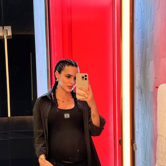 Segundo internautas, Amanda Kimberlly estaria curtindo comentários maldosos sobre a esposa de Neymar e suas filhas, Mavie e Mel