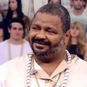 Durante a festa, Arlindo brinca sobre capa do disco e agradece amizade com elenco e equipe: 'Aprendendo todo dia'