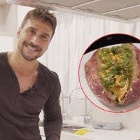 Agora eu só como batata-doce assim na dieta: aprendi essa versão recheada com frango e requeijão light com o ator Júlio Rocha e até minha mãe ficou viciada