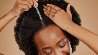 Procurando por um óleo para fazer umectação? Óleo de rícino pode ser a solução!