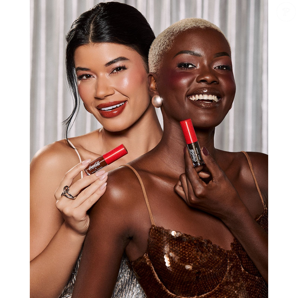 A coleção BT ♥ Coca-Cola marca uma colaboração única entre duas marcas que despertam emoção, desejo e memórias nostálgicas