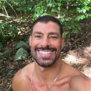 Cauã Reymond é considerado galã e faz os admiradores delirarem quando exibe o corpo definido.