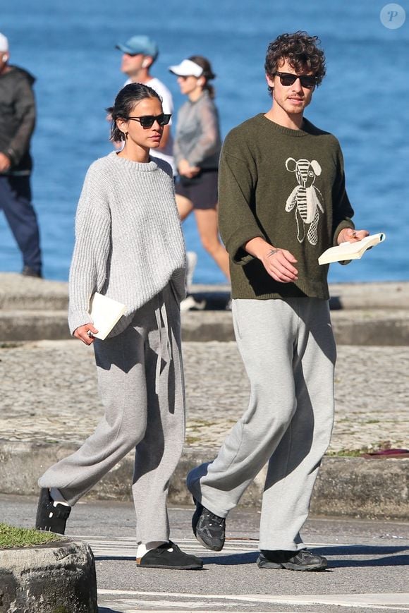 Bruna Marquezine exibe visual despojado e item de luxo em nova aparição com Shawn Mendes