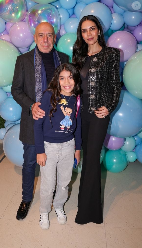 Daniela Albuquerque e Amilcare Dallevo na foto com uma das filhas: casal é o dono da bilionária e maior mansão do Brasil