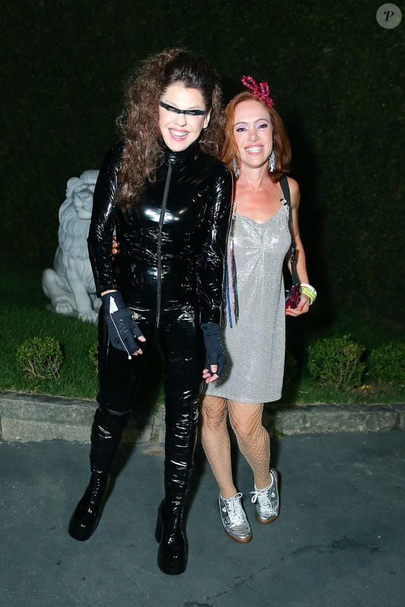 Bárbara Paz apostou em um visual poderoso com macacão de vinil no Baile da Arara 2026