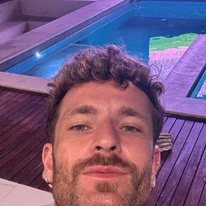 Recentemente, Léo Pereira tirou boa parte da barba para retocar sua harmonização