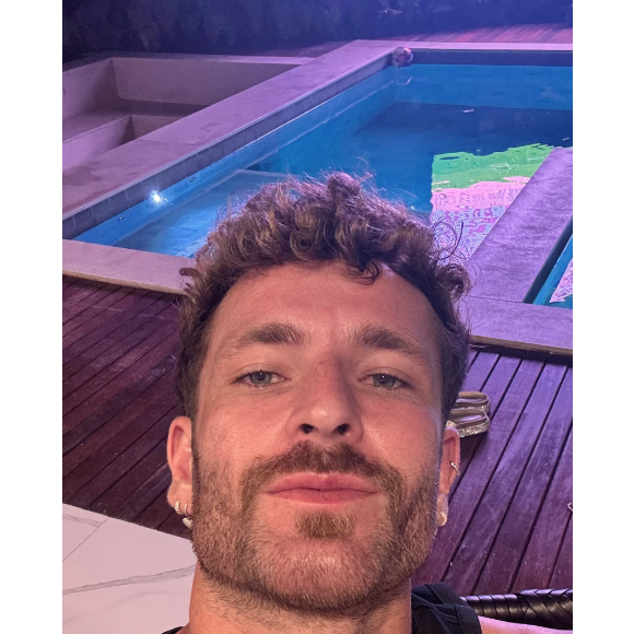 Recentemente, Léo Pereira tirou boa parte da barba para retocar sua harmonização