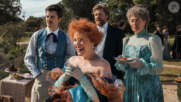 Produção da Netflix possui uma primeira temporade de 6 episódios, repletos de romance e drama de época