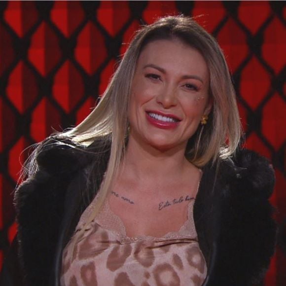 Andressa Urach foi a convidada do programa ‘No Alvo’, exibido pelo SBT nesta segunda-feira (11)