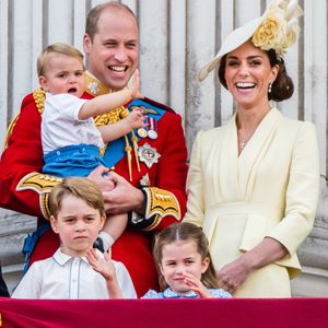 Segundo a especialista real: 'A Kate nunca concordou com o desejo do William de mandá-lo (o George) para longe, mesmo que seja uma tradição', disse.