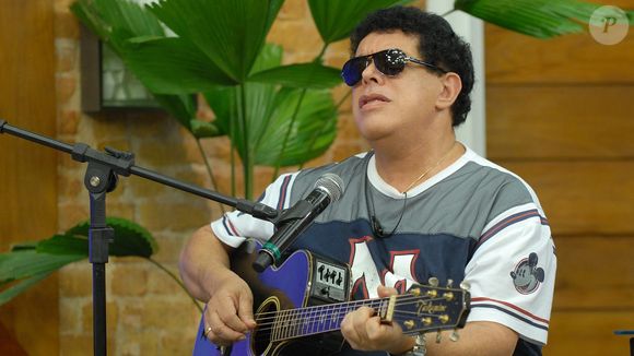 Wando compôs música ousada ao ver eterna rainha de bateria do Carnaval do Rio nua na 'Playboy': 'Te quero na minha cama'