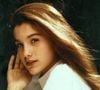 Flávia Alessandra resgata a elegância dos anos 80, época em que o perfume Samsara, da Guerlain, foi lançado originalmente, em 1989. A fragrância integra a coleção Legendary da maison francesa, que reúne criações emblemáticas desenvolvidas ao longo de mais de um século por cinco gerações de perfumistas e preserva uma biblioteca olfativa única