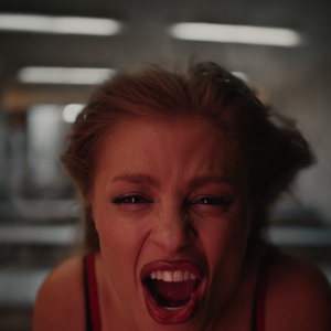 Luísa Sonza lançou, na última quarta-feira (08), o polêmico videoclipe de 'Loira Gelada'