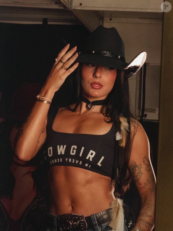 O personal trainer André Perez revelou ao gshow que Ana Castela não utiliza anabolizantes para acelerar o ganho de massa muscular e destacou a preocupação com a preservação da voz da cantora