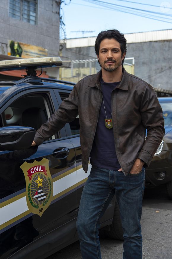 Paulinho (Romulo Estrela) diz a Juquinha (Gabriela Medvedovski) ter sentido que Joélly (Alana Cabral) escondeu algo da mãe no capítulo da novela 'Três Graças' de 24 de outubro de 2025, sexta-feira