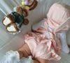 Jade Magalhães mostrou a filha com Luan Santana vestida de coelhinha