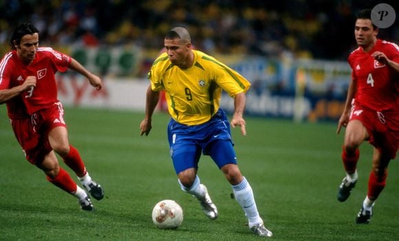 Ronaldo Fenômeno lembrou graves problemas de contusão por quase 3 anos: 'Claro que eu acreditava e achava que ia vencer esses problemas, mas havia momentos em que ficava meio deprimido'