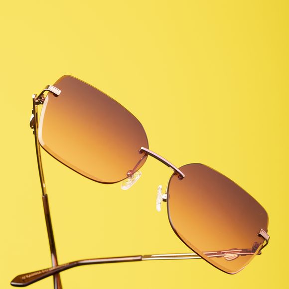 Modelos da nova coleção Marília Mendonça x Chilli Beans têm designs inspirados nas músicas, símbolos e no estilo marcante da Rainha do Sertanejo