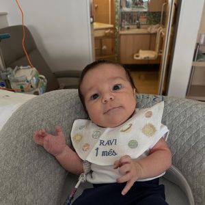 Ravi, filho de Viih Tube e Eliezer, foi diagnosticado com enterocolite. Trata-se de um processo inflamatório no intestino