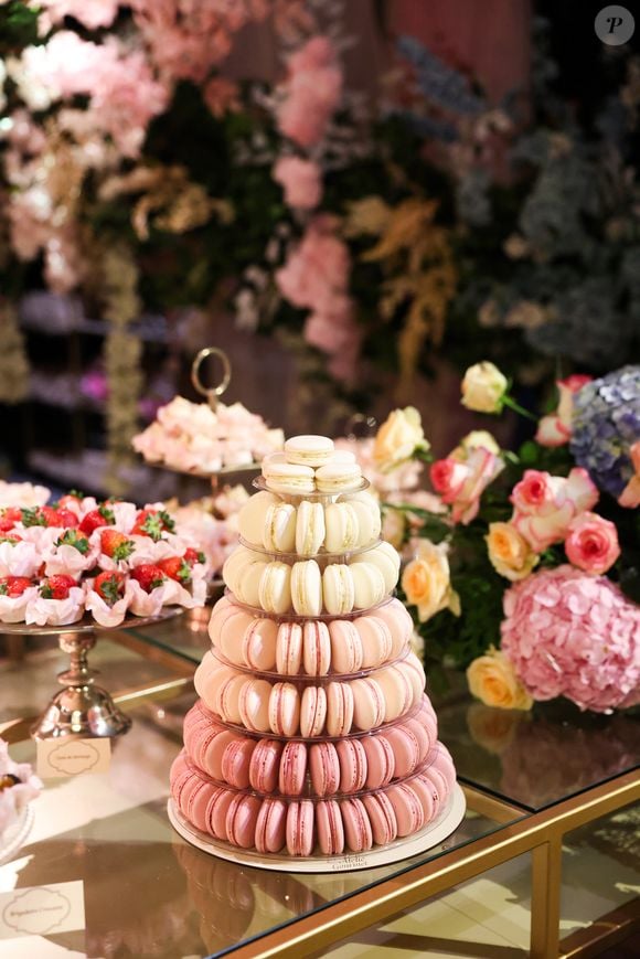 Tons suaves, arranjos florais exuberantes e detalhes sofisticados transformaram a festa da neta de Leonardo em um verdadeiro baile de gala