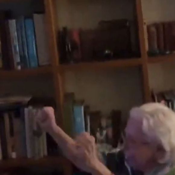 Fernanda Montenegro vibrou muito ao ver Fernanda Torres ganhar a estatueta do Globo de Ouro