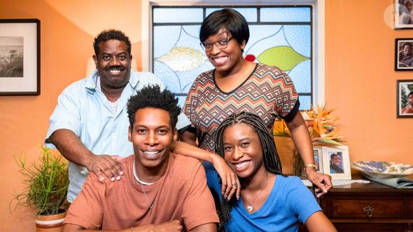 Em relação à ‘Vale Tudo’, a família de Consuelo (Belize Pombal) poderia facilmente protagonizar uma versão moderna de ‘A Grande Família’,