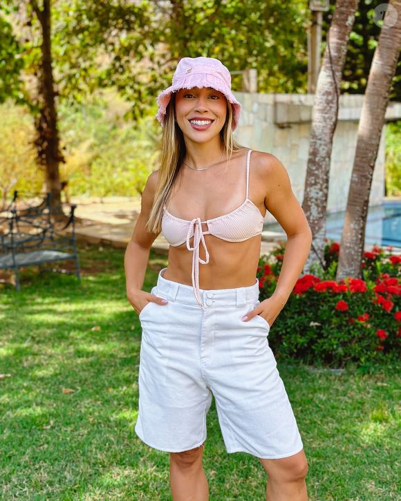 'Para ela, vale a dica: menos é mais. As combinações tradicionais são coringas, ela deveria seguir mais nessa linha', disse a consultora de moda.