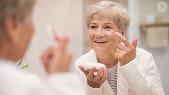 'Nesse tipo de fórmula, podemos encontrar substâncias aromáticas como limoneno, geraniol, hidroxicitronelal, linalol, citronelol, benzoato de benzila ou álcool cinamílico, entre outras. São componentes de fragrância que podem atuar como alérgenos de contato em pessoas sensibilizadas', explica Roger Nebot