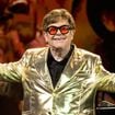 É a joia mais bizarra que eu já vi: aos 79 anos, Elton John fez um colar de ouro com ossos dos seus joelhos operados. 'Parecidos com pedra-pomes, muito porosos'