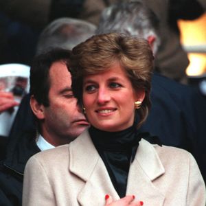 O corte bastante usado por Lady Di foi o wixie, uma mistura de o pixie e o bixie