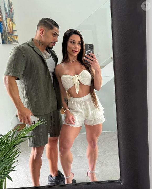 Luiza Marcato foi flagrada com Léo Santos enquanto gravava uma cena ousada em local público