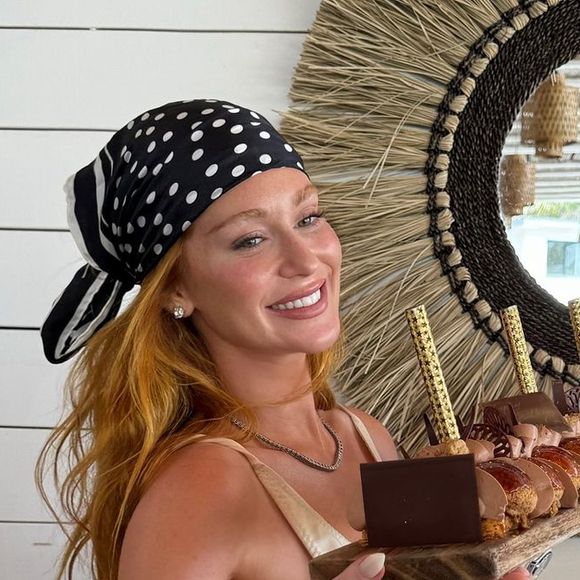 Já com este maiô ousado, Marina Ruy Barbosa comemorou os seus 29 anos