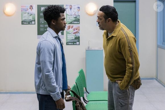 Junior (Guthierry Sotero) não aceita proposta de Gerluce e conversa com Misael (Belo).