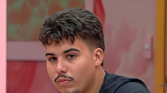Ex-BBB Pedro levou surra em barbearia? Vídeo polêmico viraliza na web e advogado se pronuncia: 'Neste momento, ele está...'