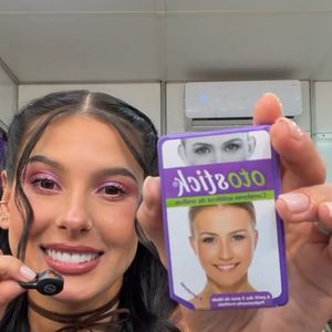 Ana Castela mostrou seu truque para colar as orelhas