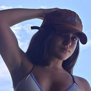 Maisa Silva, Bia em 'Garota do Momento', posa de biquíni cintura alta e barriga definida choca até Larissa Manoela