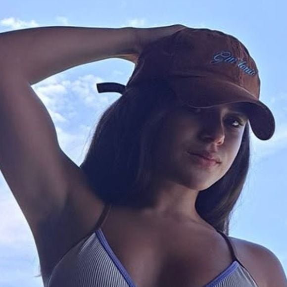 Maisa Silva, Bia em 'Garota do Momento', posa de biquíni cintura alta e barriga definida choca até Larissa Manoela