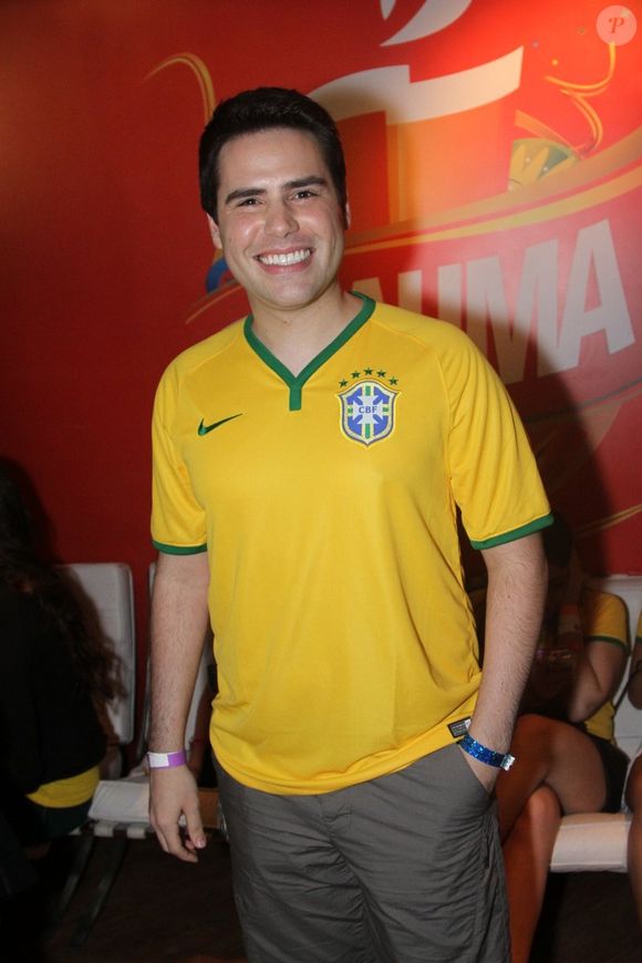 Luiz Bacci quer que sejam ouvidos apresentadores de podcast e diretor da Record Entretenimento após falsa acusação, segundo sua defesa