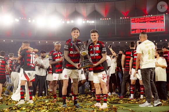 Jogadores do Flamengo, Pulgar e Carrascal seguem reunindo companheiros de time que são solteiros nas festinhas privadas