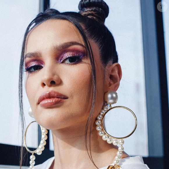 Sombra cintilante está em alta na maquiagem