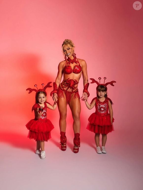 Virgínia Fonseca levou as filhas mais velhas para a Sapucaí