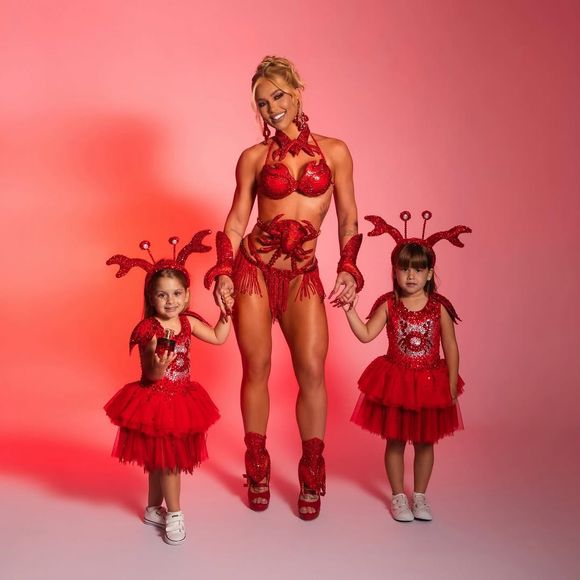 Virgínia Fonseca levou as filhas mais velhas para a Sapucaí