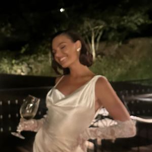 Isis Valverde usou dois vestidos de noiva em seu casamento com Marcus Buaiz