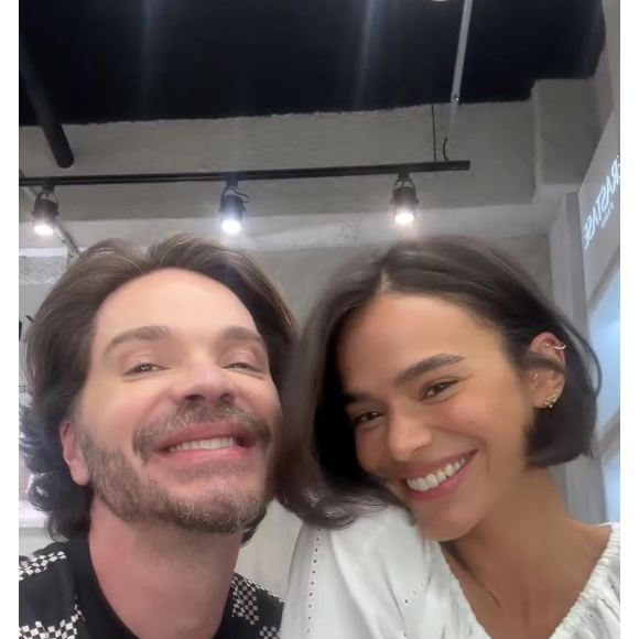 Para a transformação, Bruna Marquezine recorreu ao hairstylist Tiago Parente, muito conhecido entre as celebridades
